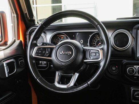 Used 2018 Jeep Wrangler Unlimited Sahara image 16