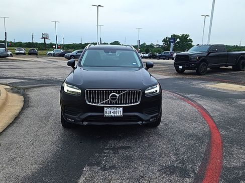 Used 2022 Volvo XC90 T5 Momentum w/ Protection Package Premier FWD image 2