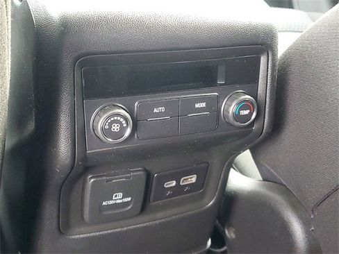 Used 2023 GMC Acadia SLE image 13