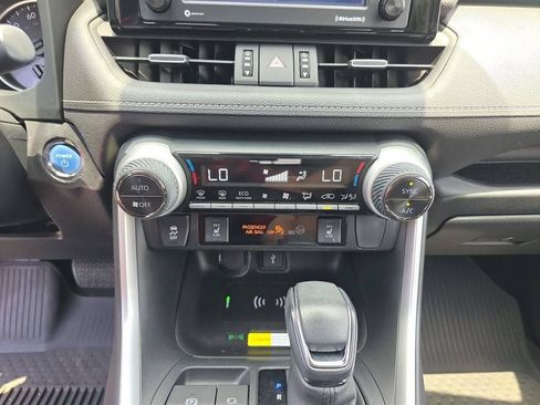 Used 2022 Toyota RAV4 XLE Premium AWD/4WD image 28