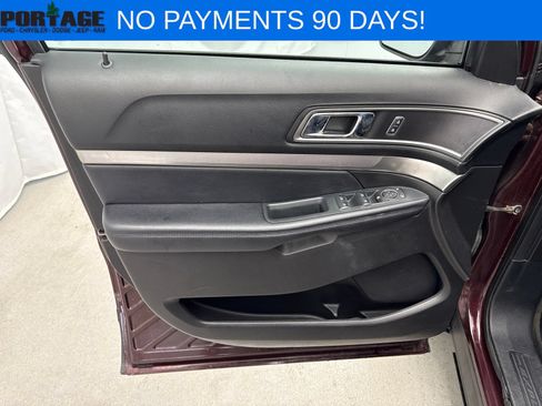 Used 2018 Ford Explorer XLT AWD/4WD image 11