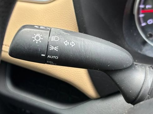 Used 2022 Toyota RAV4 XLE w/ Convenience Package FWD image 17
