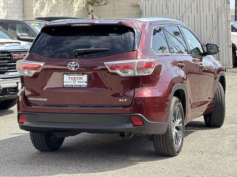 Used 2016 Toyota Highlander XLE w/ Preferred Accessory Package FWD image 5