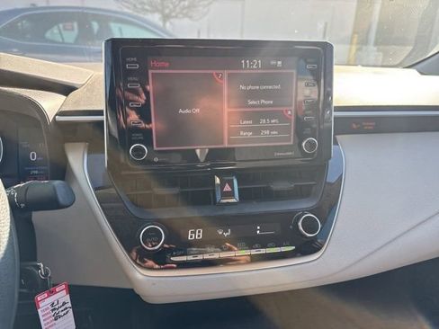 Used 2021 Toyota Corolla LE image 10