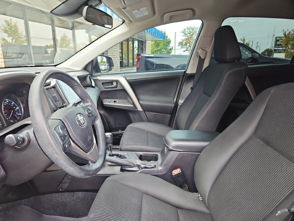 Used 2017 Toyota RAV4 LE FWD image 20