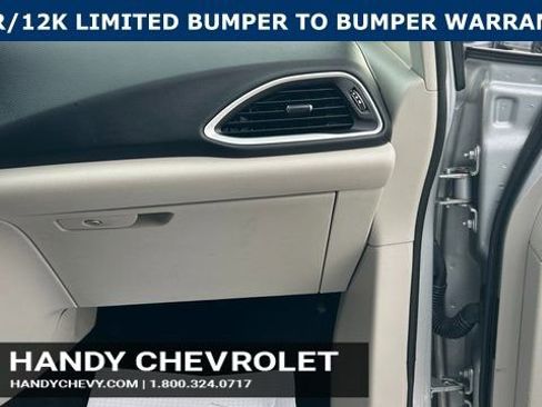 Used 2024 Chrysler Pacifica Touring-L image 58