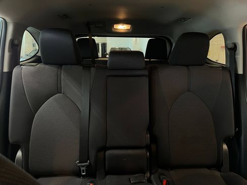 Used 2025 Toyota Highlander LE FWD image 35