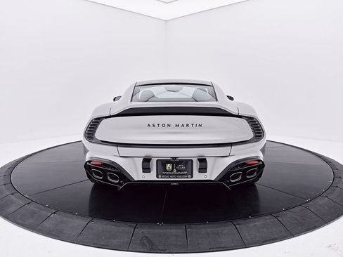 Used 2025 Aston Martin Vanquish RWD image 16