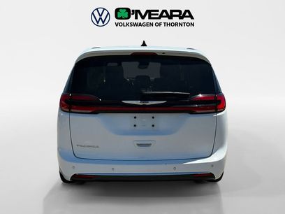 Used 2024 Chrysler Pacifica Touring-L