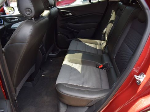 Used 2024 Chevrolet Trax LT w/ Sunroof Package FWD image 35