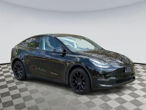 Used 2022 Tesla Model Y Long Range image 1