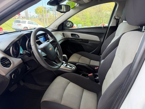Used 2014 Chevrolet Cruze LS FWD image 7