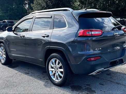 Used 2018 Jeep Cherokee Limited AWD/4WD image 5