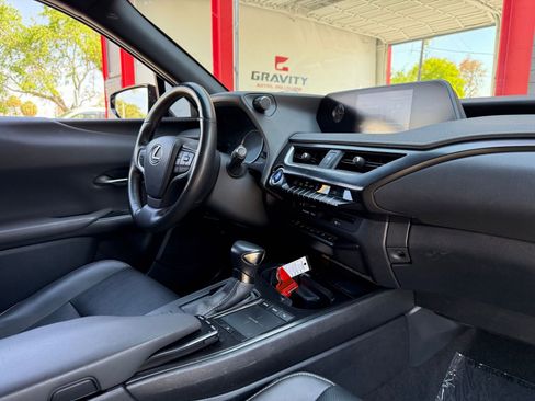 Used 2021 Lexus UX 250h w/ Premium Package image 21