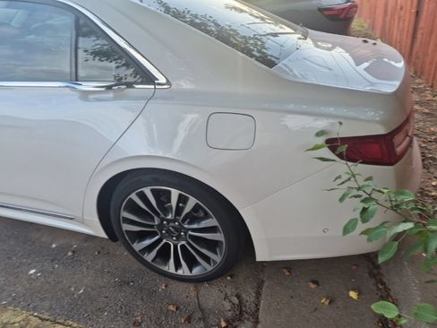 Used 2018 Lincoln Continental Reserve AWD/4WD image 8