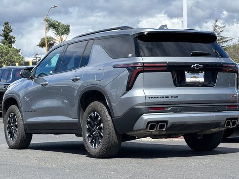 Used 2025 Chevrolet Traverse Z71 image 7