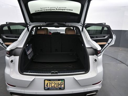 New 2025 Porsche Cayenne Coupe image 17