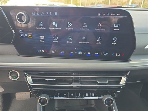 Used 2024 Chevrolet Traverse LT image 18