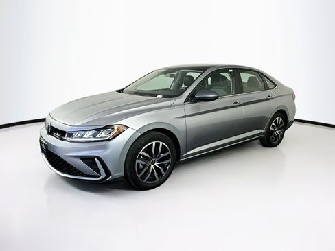 Used 2025 Volkswagen Jetta SE FWD image 3