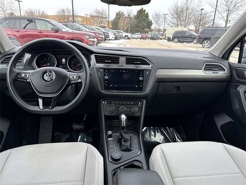 Used 2020 Volkswagen Tiguan SE w/ Panoramic Sunroof Package image 15
