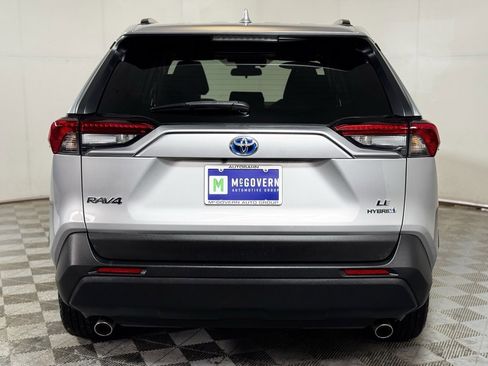 Used 2020 Toyota RAV4 LE image 3