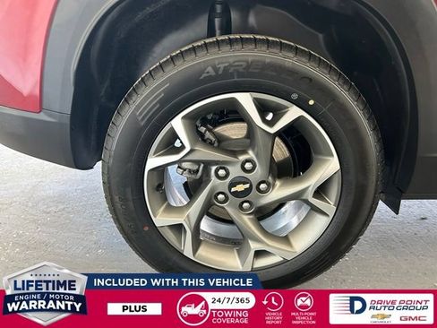 Used 2025 Chevrolet Trax LT FWD image 12