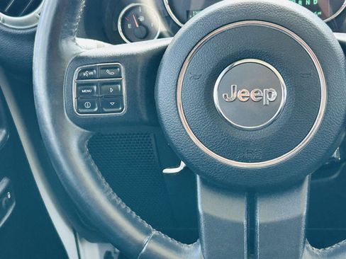 Used 2016 Jeep Wrangler Unlimited Sahara w/ Connectivity Group AWD/4WD image 11