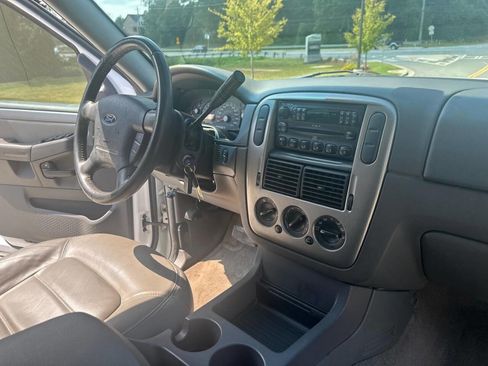 Used 2004 Ford Explorer Sport XLT image 15