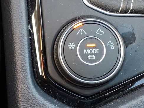 Certified 2024 Volkswagen Taos SE image 19