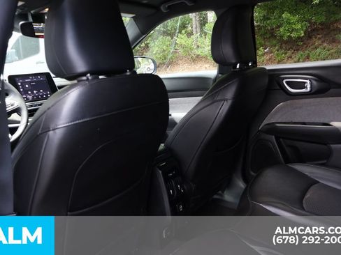 Used 2025 Jeep Compass Latitude AWD/4WD image 18