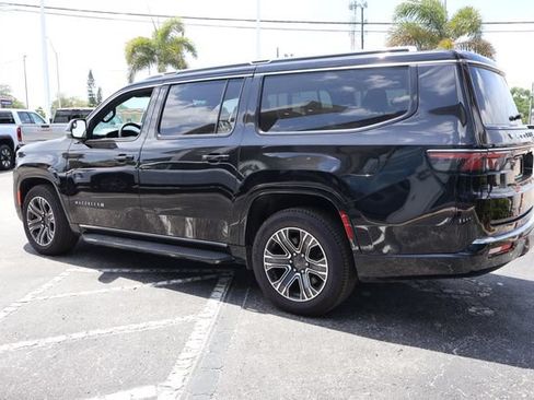 Used 2024 Jeep Wagoneer L Series II w/ Flexible Seating Group AWD/4WD image 5