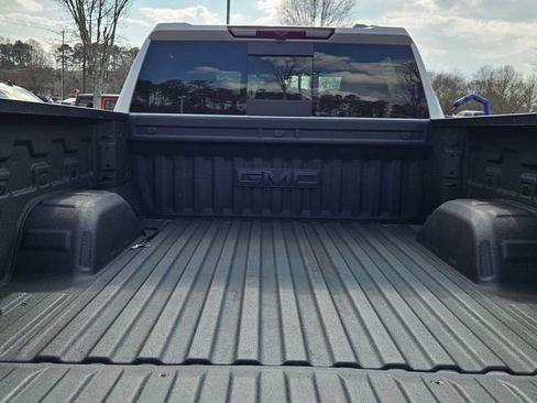 Used 2025 GMC Sierra 1500 Denali image 8