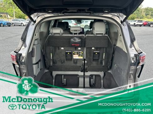 Used 2023 Toyota Sienna XLE FWD image 7