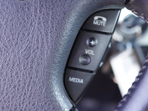 Used 2004 Ford Thunderbird image 36