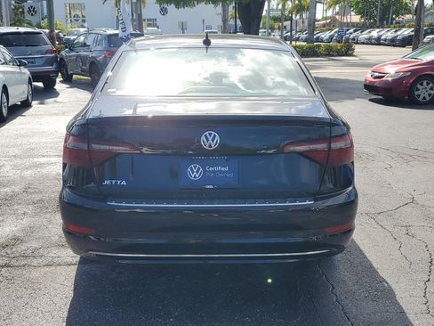 Certified 2021 Volkswagen Jetta SE FWD image 4