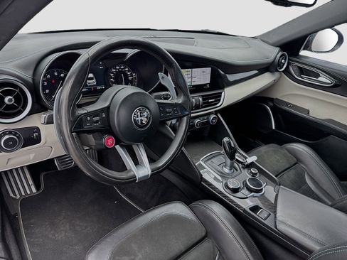 Used 2017 Alfa Romeo Giulia Quadrifoglio image 7