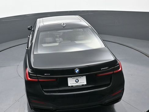 Used 2022 BMW 740i xDrive w/ M Sport Package image 36