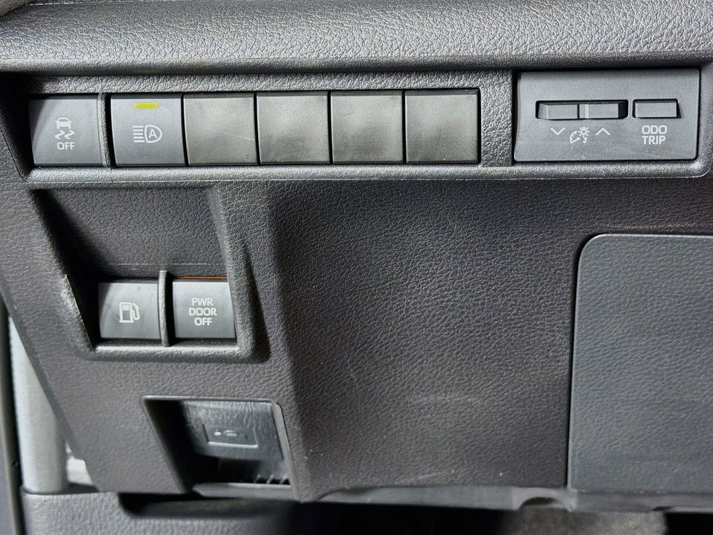 Used 2025 Toyota Sienna XLE FWD image 15