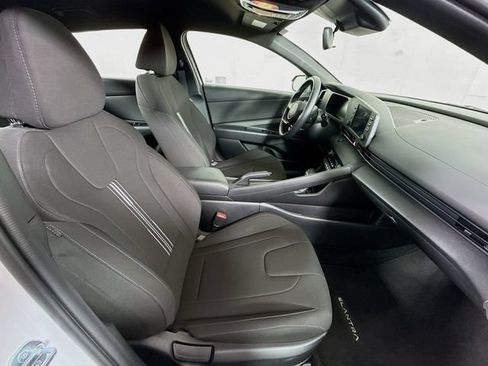 Used 2025 Hyundai Elantra Sport FWD image 27