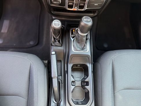 Used 2022 Jeep Wrangler Unlimited Sport AWD/4WD image 16
