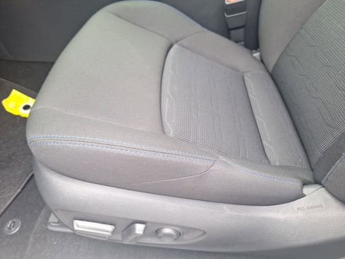 Used 2025 Toyota RAV4 SE image 18