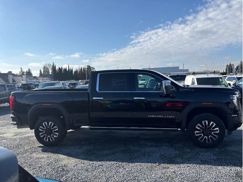 Used 2024 GMC Sierra 2500 Denali Ultimate image 9