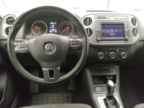 Used 2018 Volkswagen Tiguan Limited w/ Premium Package image 22