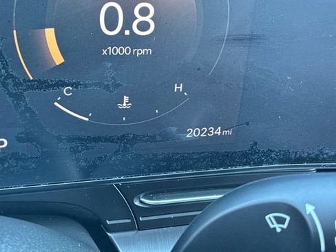 Used 2025 Hyundai Kona SEL AWD/4WD image 37