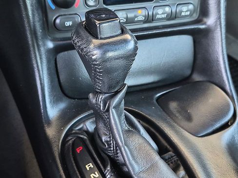 Used 2003 Chevrolet Corvette Coupe w/ Preferred Equipment Group RWD image 23