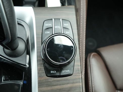 Used 2021 BMW 530e xDrive w/ Executive Package image 41