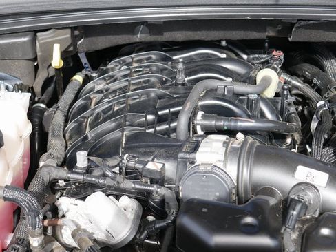 Used 2024 Jeep Grand Cherokee L Limited w/ Black Appearance Package image 9