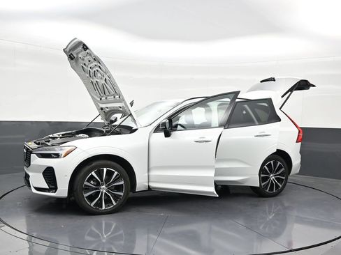 Used 2023 Volvo XC60 B5 Plus image 30