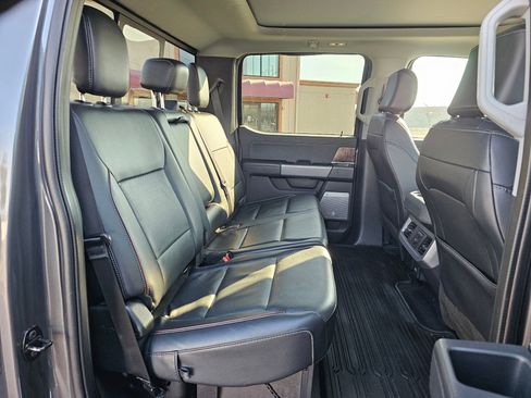 Used 2023 Ford F350 Lariat image 13