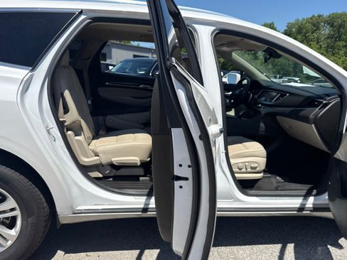Used 2020 Buick Enclave Essence w/ Sound and Sites Package FWD image 5